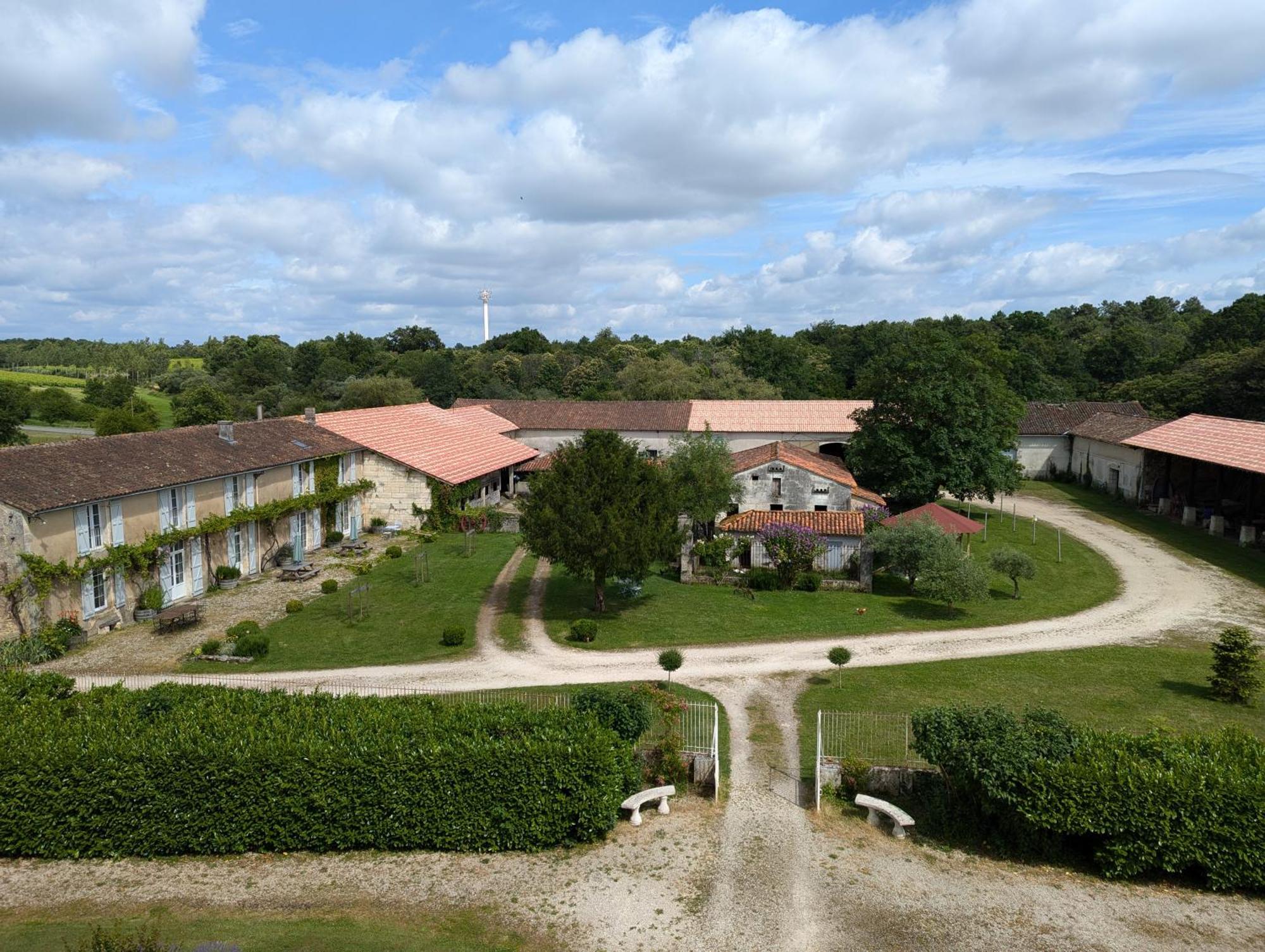 Domaine Du Faure Bed & Breakfast Chadurie Bagian luar foto
